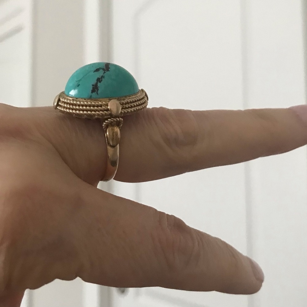 Elegant Turquoise and Gold Women's Ring